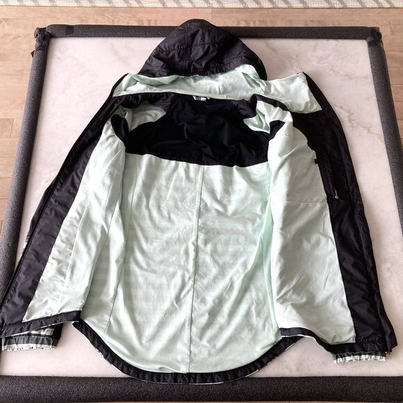 Like new! Lululemon Run Get Up & Glow Jacket coat Reflective, black & mint green - Picture 10 of 13